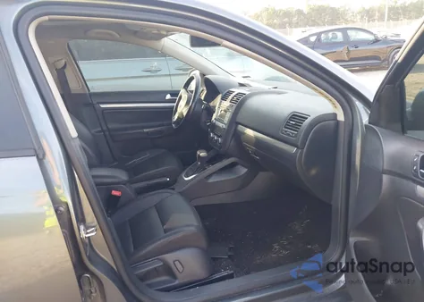 2010 Volkswagen Jetta Limited Edition z USA, uszkodzony, nr VIN 3VWRX7AJ5AM116986